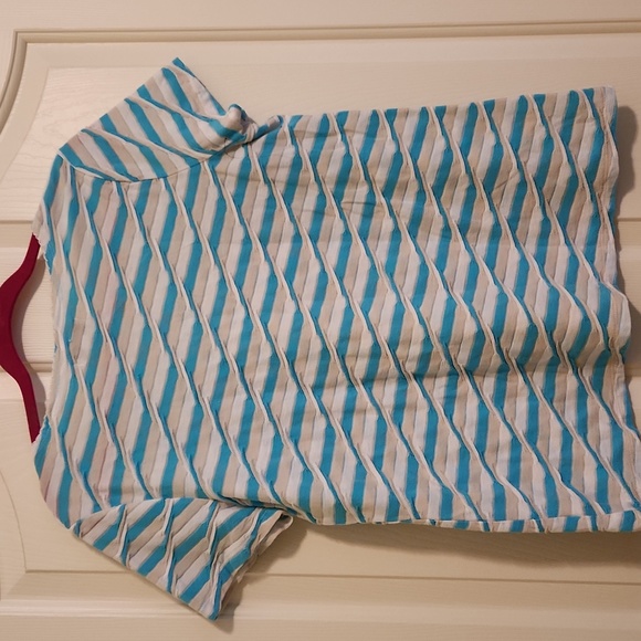 Kim Roger's top is so cute & comfy - Picture 5 of 7